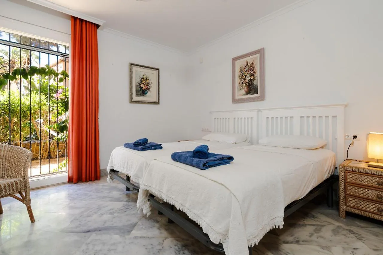 White Pearl Beach Elviria Marbella 0*,